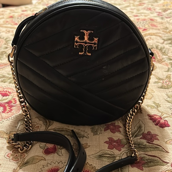 Tory Burch round crossbody bag! - Picture 2 of 5
